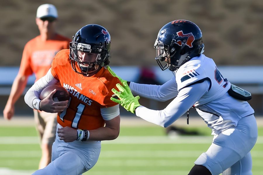 Junior Ivory Chester tackles quarterback junior Grayson King as he takes the ball to the outside.